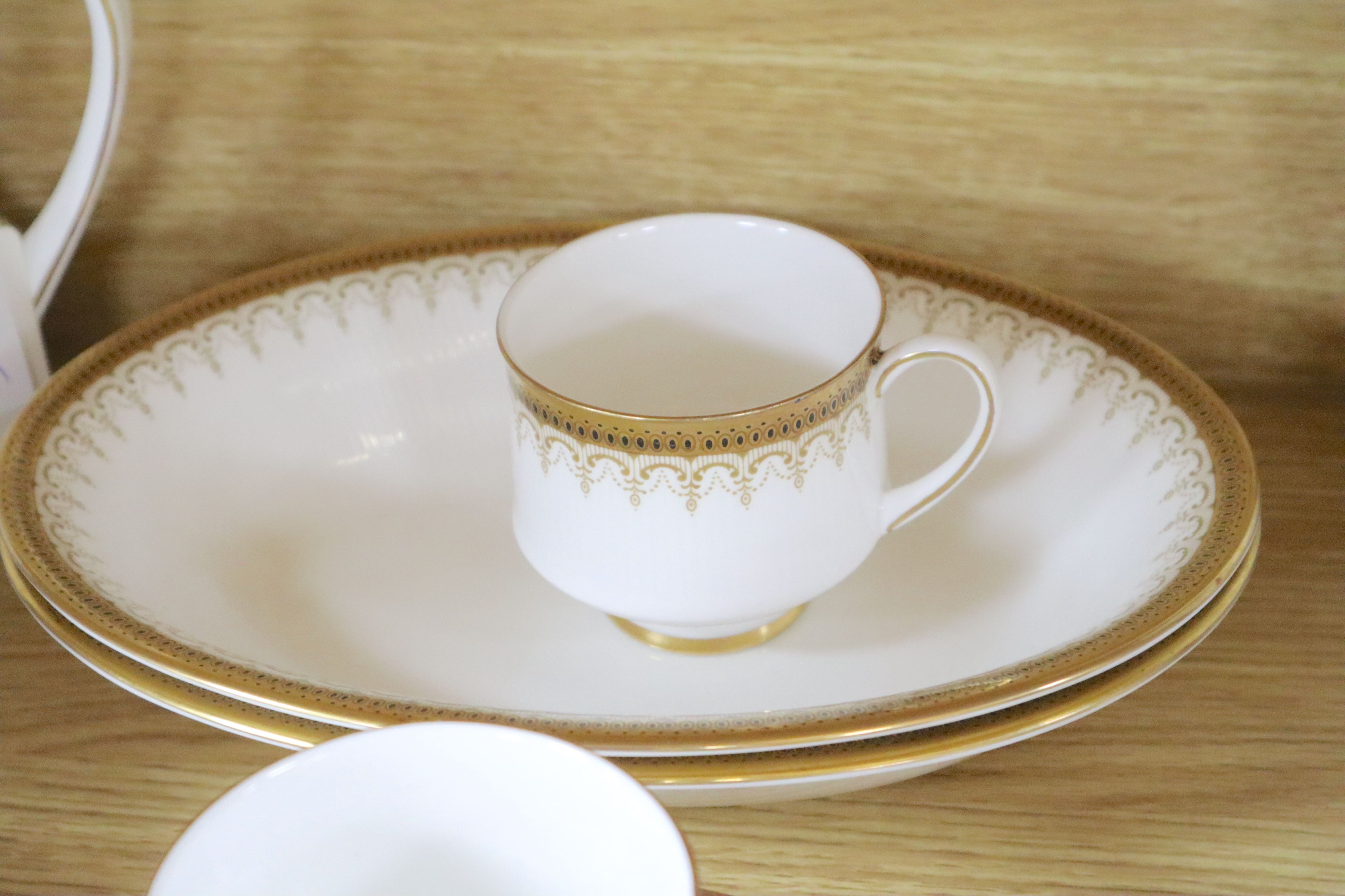 An extensive Paragon  Athena pattern dinner, tea and coffee service (88 pieces)